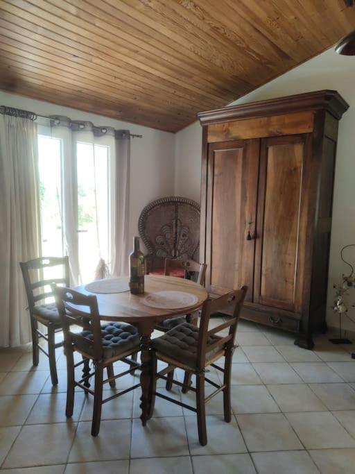 Sous Le Chateau Montaut  Exterior foto